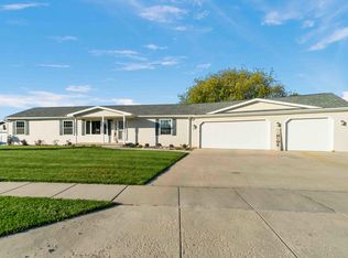 218 Fieldcrest Dr, BRILLION, WI 54110