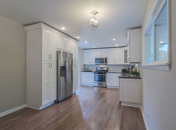 4th image of 2540 Bel Air Dr