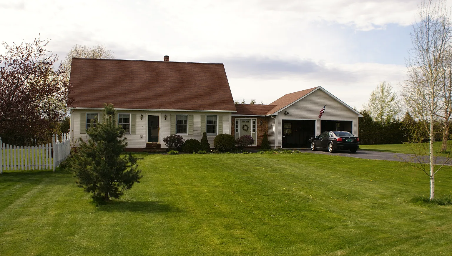 631 E St NE photo 1
