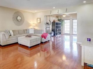 8520 NW 10th St, Pembroke Pines, FL 33024