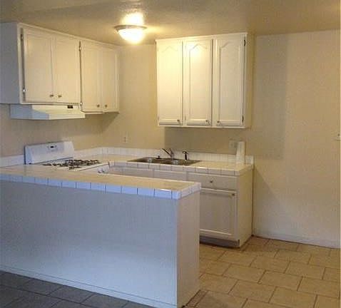 2nd image of 3345 Santa Fe Ave APT 31