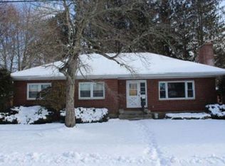 14 Calumet St, Pittsfield, MA 01201