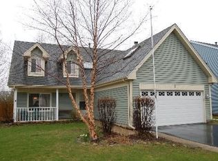 3 Aspen Ct, Streamwood, IL 60107