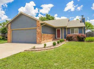 924 N Meadow Rd, Valley Center, KS 67147