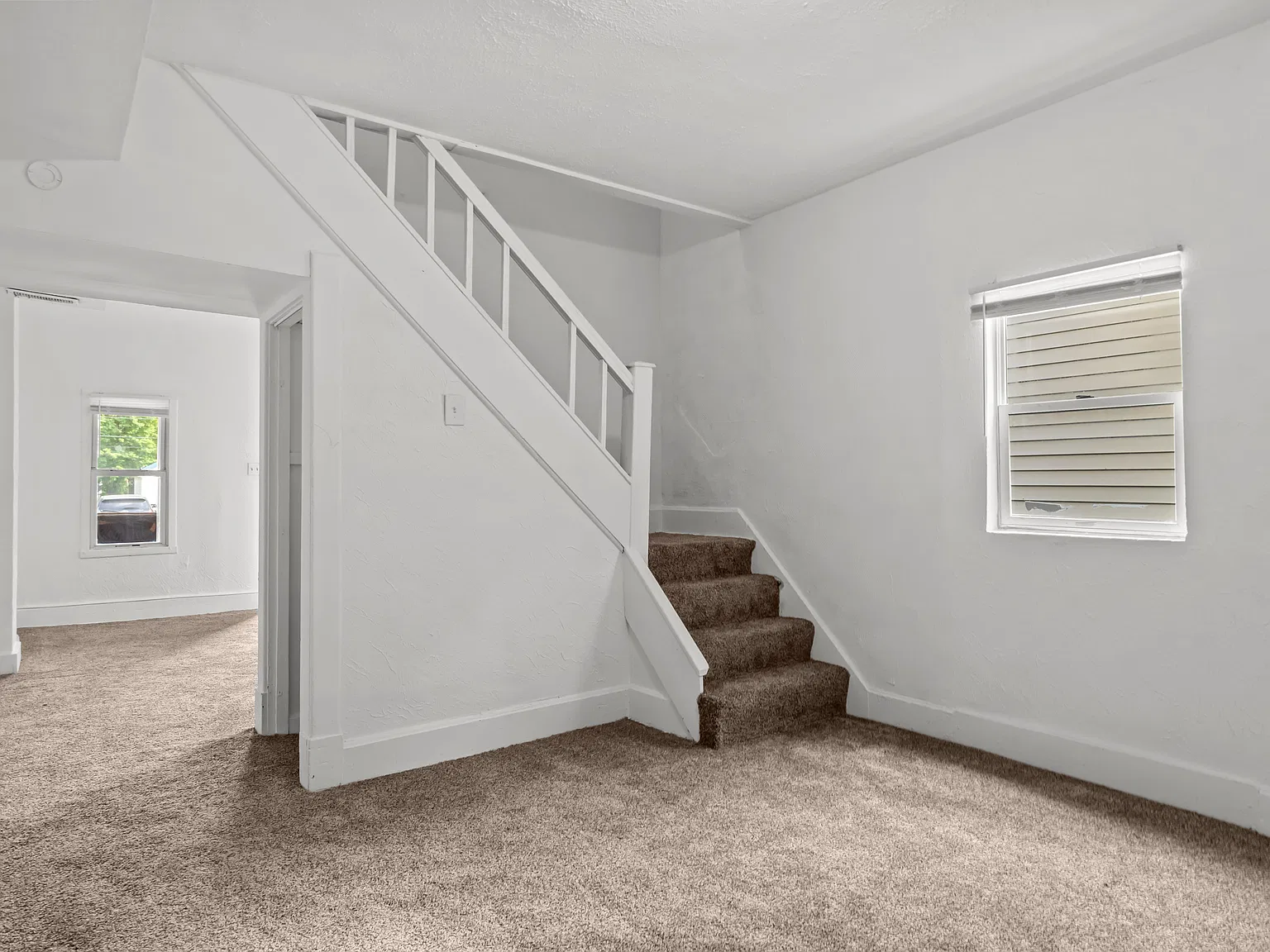 2 bed, 900 sqft, $1,050 — Photo 2
