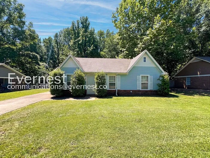 Building Photo - 5565 Chapel Hill Dr