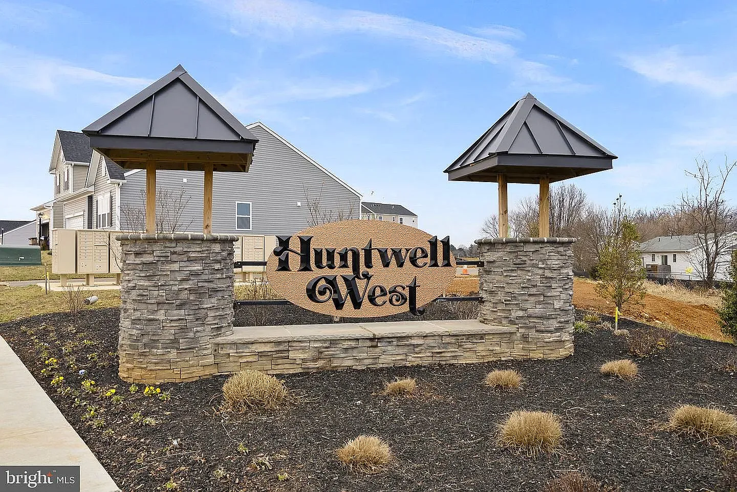4 bed, 2000 sqft, $2,299 — Photo 1