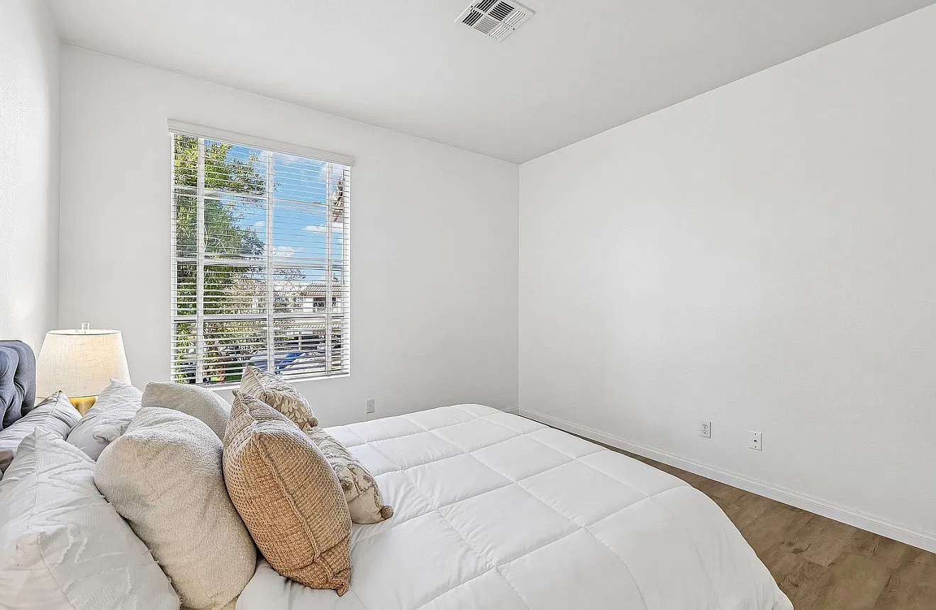 10878 Sabre Hill Dr — Photo 2