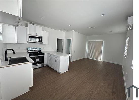 3rd image of 1100 W 89th St