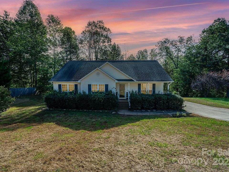 1st image of 920 Brooklee Dr
