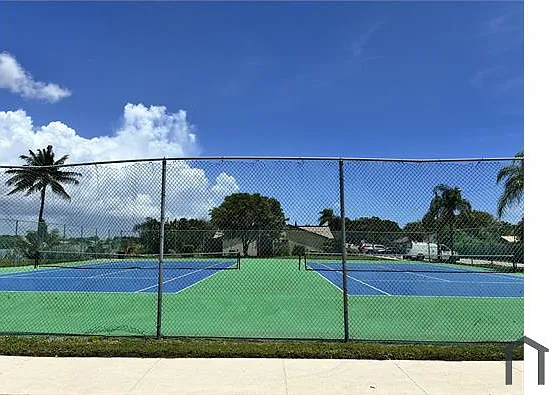 402 Waterview Dr — Photo 3