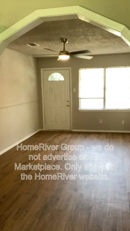 3 bed, 1.0 bath, 1196 sqft, $2,000 — Photo 3