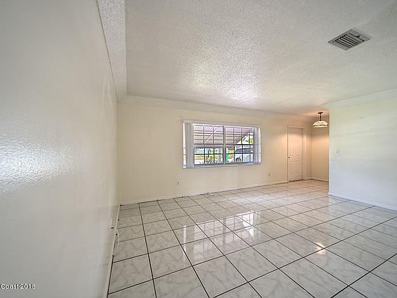 5th image of 248 Harbour Dr E