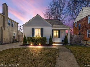 1969 Hunt Club Dr, Grosse Pointe Woods, MI 48236