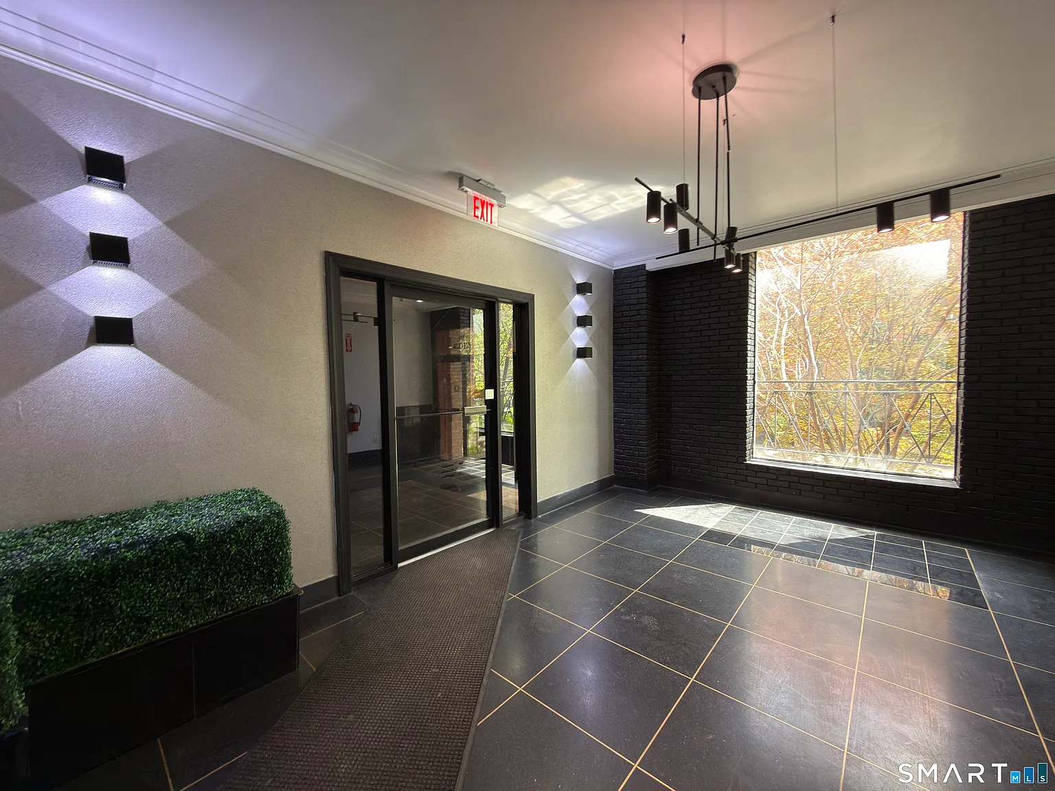 1 bed, 1.0 bath, 800 sqft, $2,095 — Photo 1