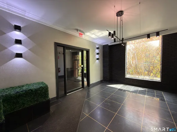 28 Strawberry Hill Ave, Stamford, CT