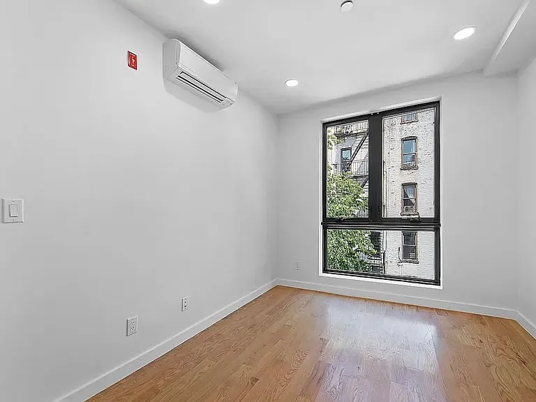 139 Meserole St #2R — Photo 7