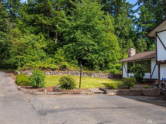 3rd image of 8396 University Point Cir NE