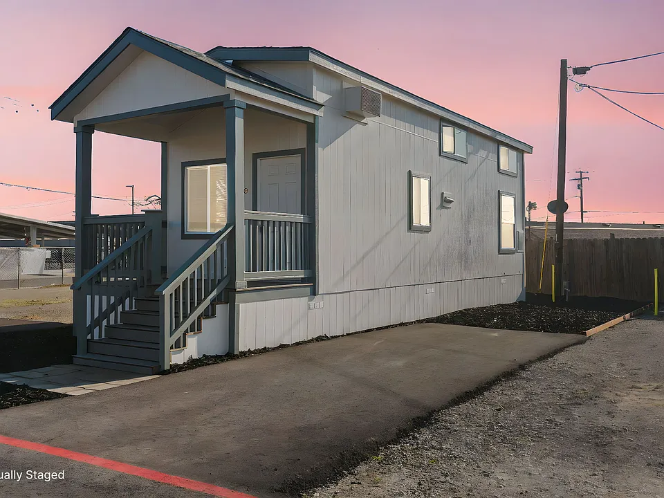 317 Moffat Blvd #14