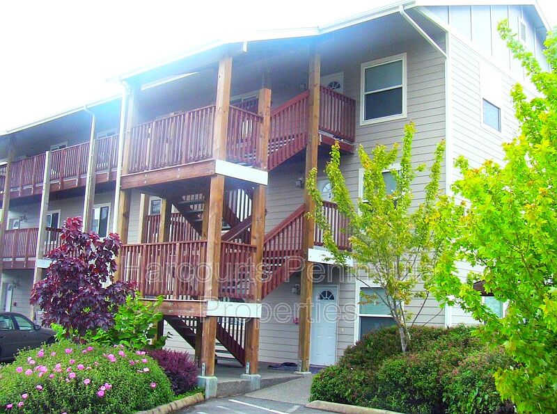 1st image of 111 N Rainier Ave APT 6
