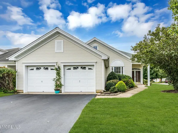 2 Summerlawn Drive, Lakewood, NJ 08701