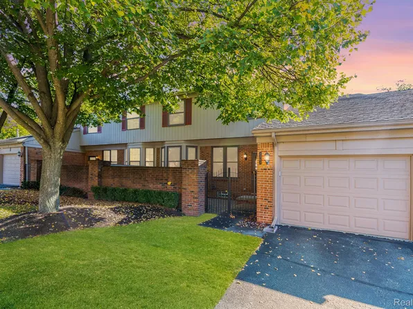 7207 Danbrooke, West Bloomfield, MI 48322