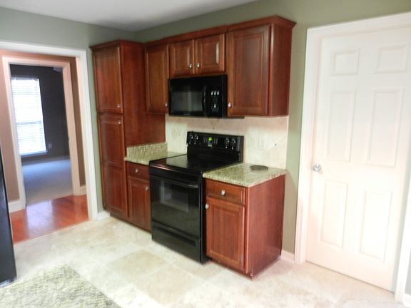 4th image of 1199 Westfield Dr