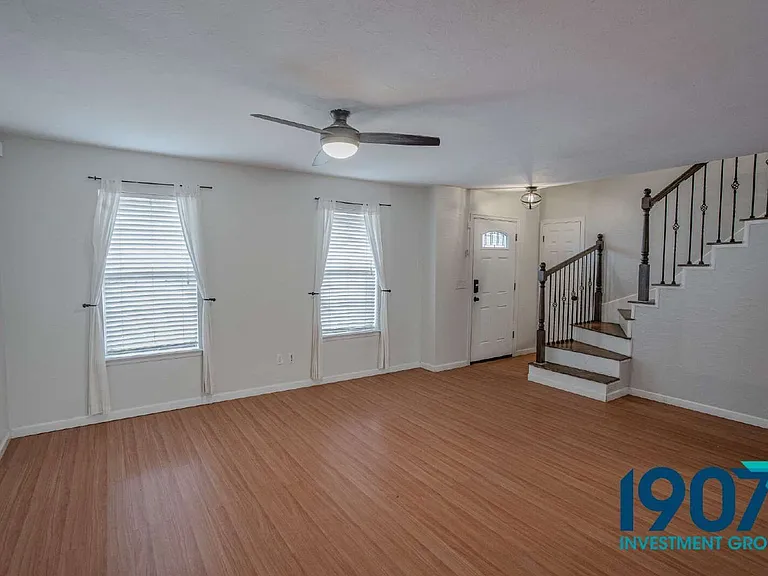 616 Redstone Ave — Photo 4