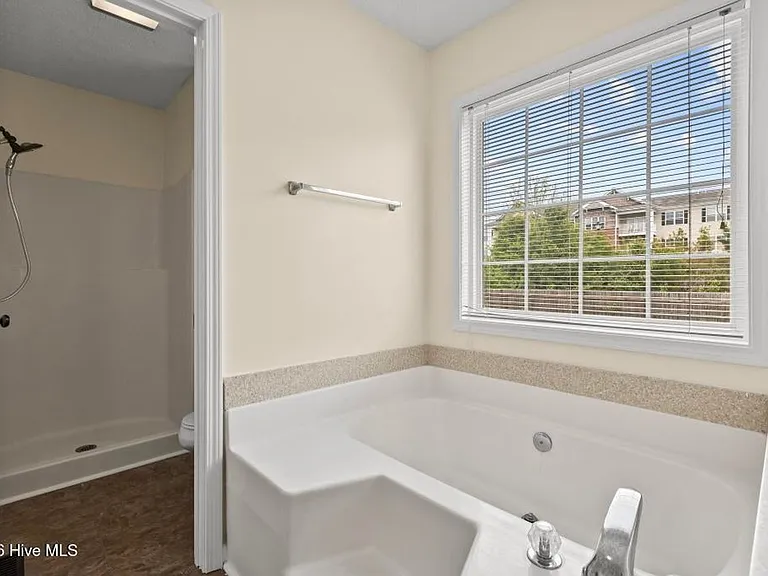 103 Richmond Dr — Photo 18