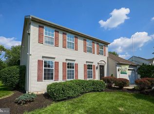 621 Firethorn Dr, Douglassville, PA 19518