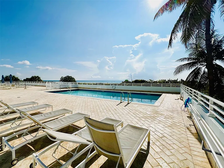 345 Ocean Dr #525 — Photo 9