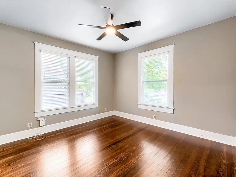 4308 Avenue G — Photo 5
