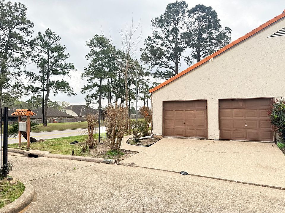 1st image of 16015 Golf Club Dr