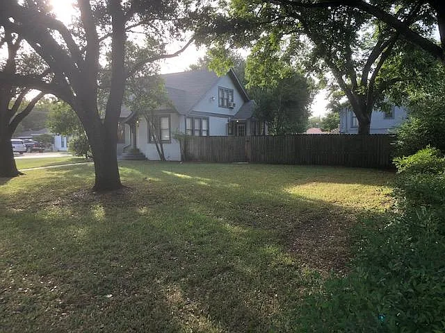 View of the front yard from the St. Vincent Street.
