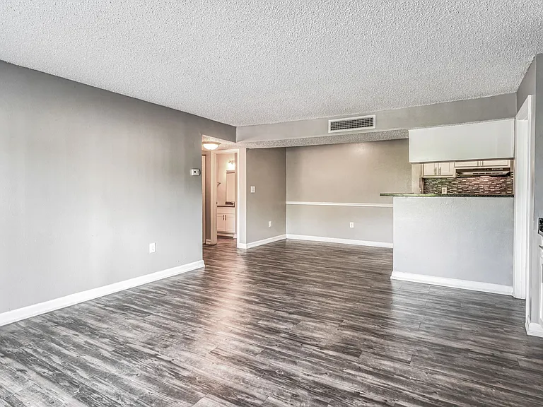 Tamarind Bay Apartments — Photo 16