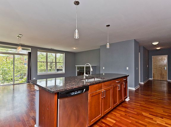 4th image of 120 N Leavitt St Unit 201