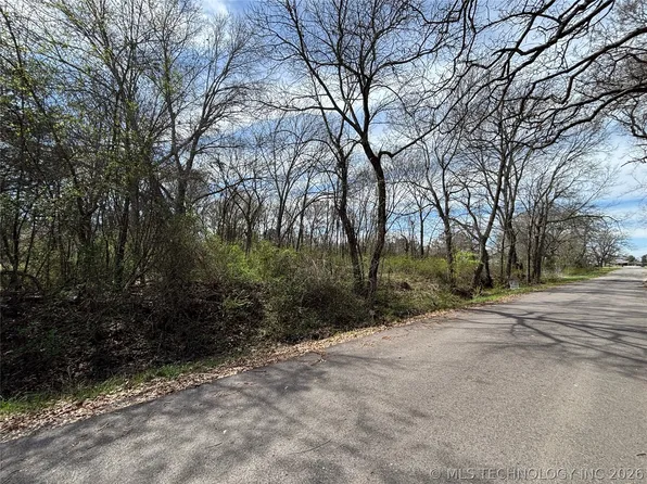 E 10th St, Atoka, OK 74525