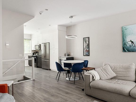 4th image of 694 Hoylake Ave #105