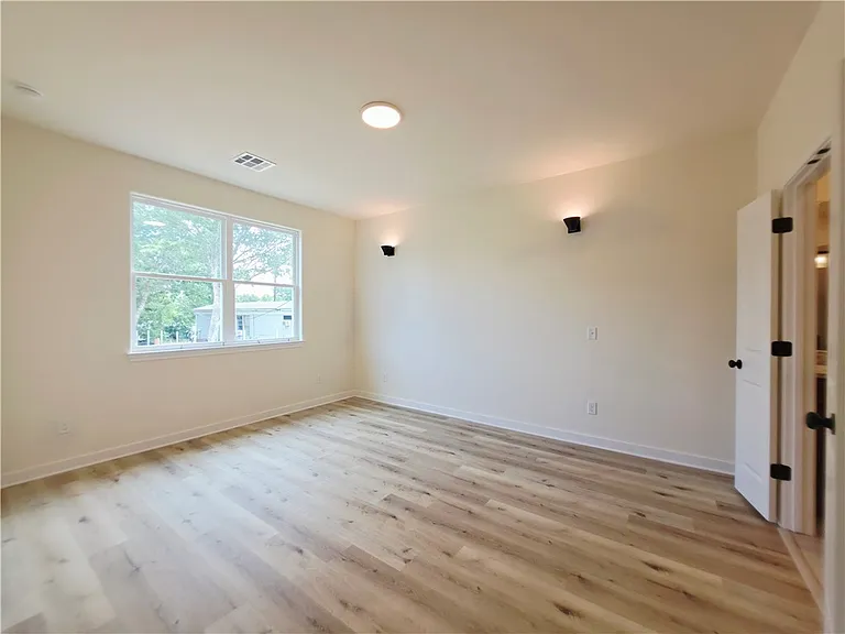 142 E Martin Luther King Dr — Photo 17