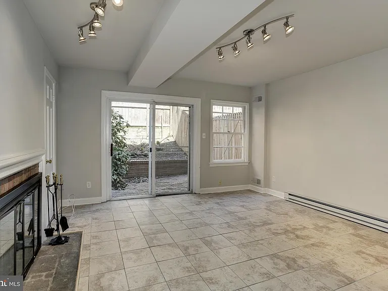 2531 Queen Annes Ln NW — Photo 23