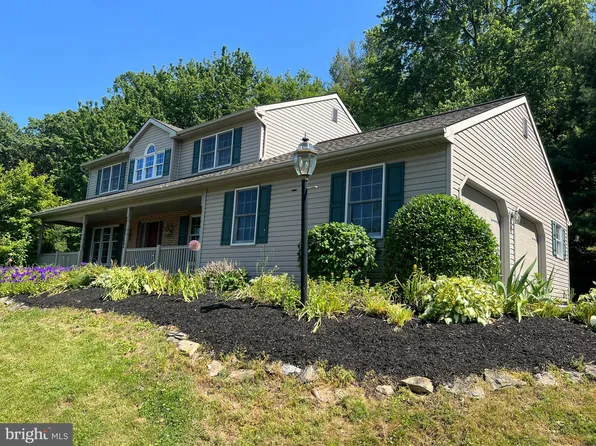 106 Edgewood Dr, New Holland, PA 17557