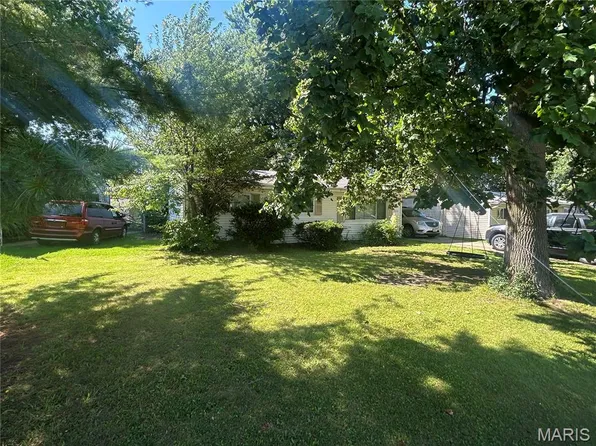 9822 Treadway Ln, Saint Louis, MO 63134