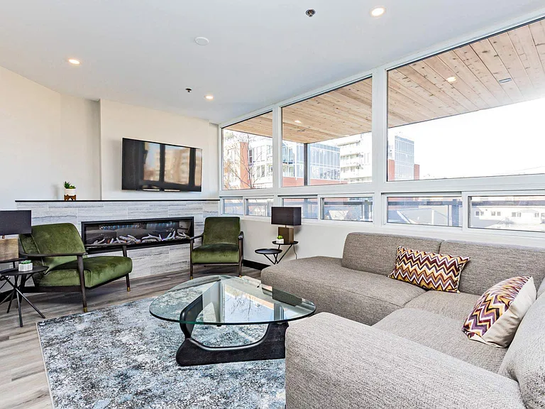 330 McLeod St #411 — Photo 1