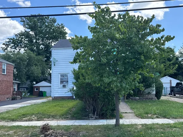 1425 E 252nd St, Euclid, OH 44117