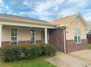 2564 Arlington Dr, Tupelo, MS 38801