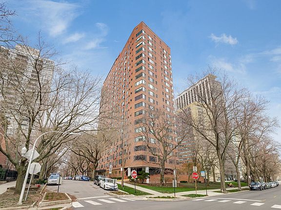 2nd image of 3100 N Lake Shore Dr APT 1906