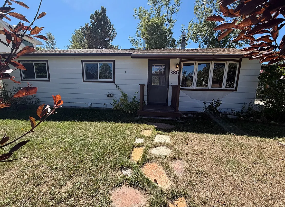 3 bed, 1008 sqft, $1,950 — Photo 1