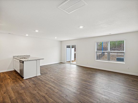 3rd image of 121 Dorsett Ln