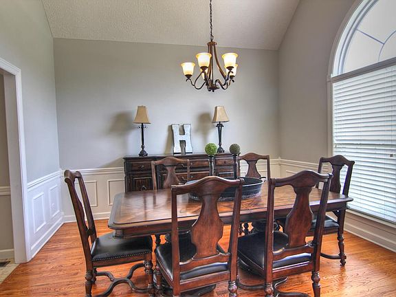 4th image of 726 Indian Park Dr