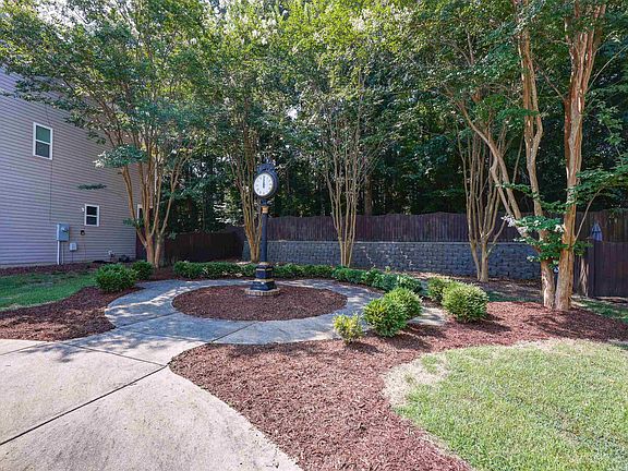 3rd image of 107 Park Ridge Way